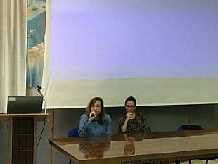viola-franca-la-regista-marta-savina-e-l-attrice-protagonista-claudia-gusmano-al-liceo-ruggieri-di-marsala