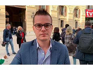 video-sit-in-davanti-palazzo-dali-rizzi-indecente-e-vergognosa-la-denuncia-alla-signora-vultaggio