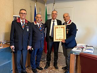 trapani-il-questore-diventa-socio-onorario-dellanps