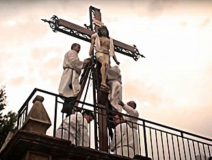 video-discesa-della-croce-e-processione-del-cristo-morto-e-dell-addolorata