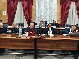 il-consiglio-comunale-ascolta-il-sindaco-alberto-di-girolamo-e-il-presidente-dellairgest-salvatore-ombra-e-poi-vota-una-mozione-per-trovare-le-risorse-economiche-volte-a-finanziare-le-inizi
