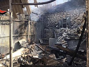 partanna/partanna-brucia-sterpaglie-e-incendia-intero-magazzino-denunciato-58enne