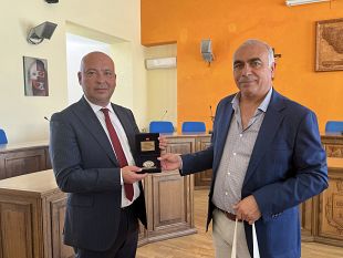 gemellaggio-bozcaada-pantelleria-il-sindaco-yahya-goztepein-visita-sulla-perla-nera