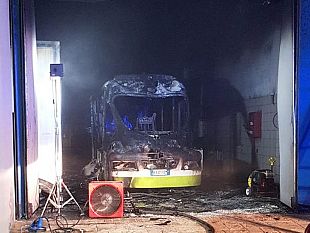 mazara/in-fiamme-nella-notte-il-trenino-turistico-in-servizio-a-mazara-del-vallo