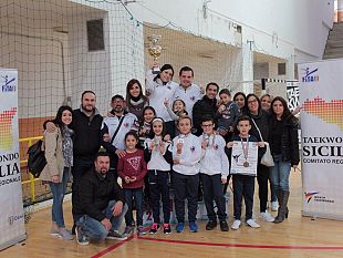 17-atleti-della-asd-scuola-taekwondo-angileri-sul-podio-regionale-di-forme-a-bagheria
