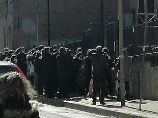 stop-agli-assembramenti-davanti-alla-scuola-verga-il-comune-chiudera-il-traffico-veicolare-per-fasce-orarie