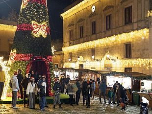 erice-rilancia-la-sua-storia-tra-denari-romani-e-magia-natalizia