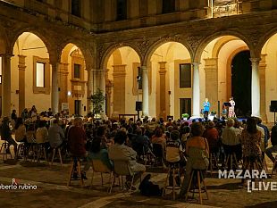 si-e-conclusa-con-grande-successo-la-rassegna-letteraria-in-chiostro-dautore