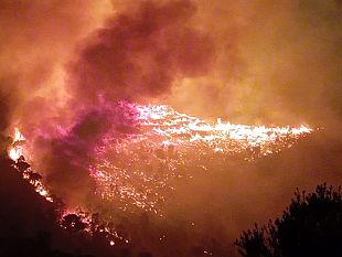 incendio-su-monte-inici-a-castellammare-del-golfo-in-fumo-circa-130-ettari
