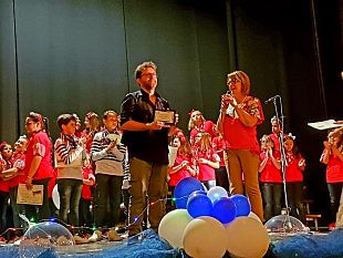 il-coro-doremi-in-concerto-per-salutare-la-conclusione-dellanno-scolastico-maurizio-indelicato-ospite-donore