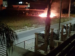 nuovo-incendio-di-rifiuti-in-via-vincenzo-vento