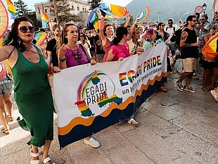 legadi-pride-colora-favignana-in-piazza-per-i-diritti-universali
