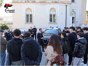 studenti-in-visita-al-comando-compagnia-carabinieri-di-marsala