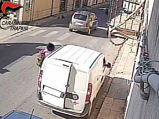 castelvetrano-in-pochi-istanti-ruba-un-furgone-denunciato-dai-carabinieri