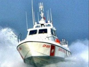 soccorsi-tre-pescatori-sportivi-dalla-guardia-costiera-di-mazara-del-vallo
