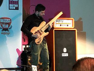 il-mazarese-leonardo-de-santi-vince-il-concorso-best-bassist-player-2019