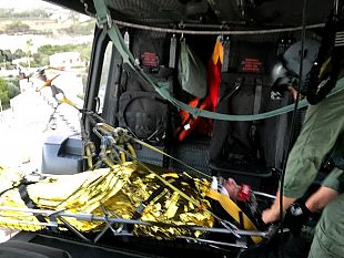favignana-uomo-con-femore-fratturato-soccorso-tramite-un-elicottero-dellaeronautica