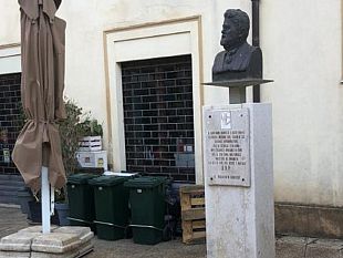 vandalizzata-la-targa-del-monumento-a-gentile-sara-riparata-dal-centro-internazionale-di-cultura-filosofica