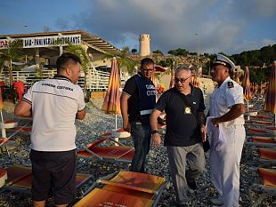 castellammare-blitz-allalba-in-spiaggia-a-guidaloca-denunce-e-sequestri