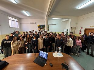 mazara-il-liceo-adria-ballatore-incontra-la-polizia-per-dire-questo-non-e-amore