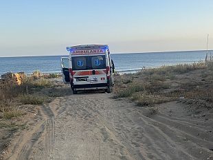 dramma-sulla-spiaggia-di-triscina-47enne-muore-annegato