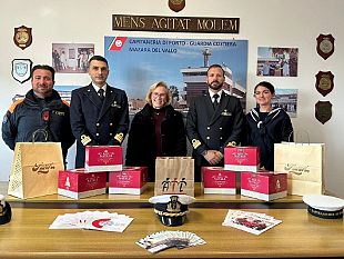 la-capitaneria-di-porto-di-mazara-sostiene-la-solidarieta-con-liniziativa-ail-doni-di-natale