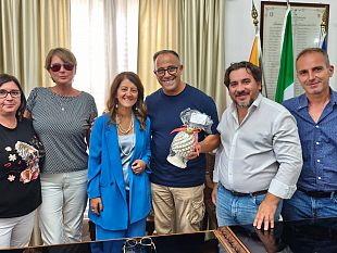 terrasini-la-nuova-dirigente-dellistituto-papa-giovanni-xxiii-ricevuta-dal-sindaco-maniaci