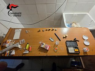 blitz-antidroga-dei-carabinieri-al-rione-palme-arrestato-un-27enne-con-crack-cocaina-e-hashish