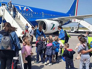 trapani/atterrati-allaeroporto-di-birgi-63-orfani-dallucraina