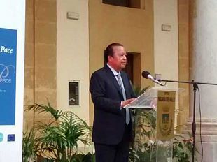 conferenza-per-la-pace-prem-rawat-con-le-sue-parole-incanta-mazara-citta-di-integrazione-e-di-pace