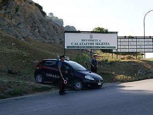 calatafimi-segesta-minaccia-la-pattuglia-di-carabinieri-con-un-coltello-arrestato