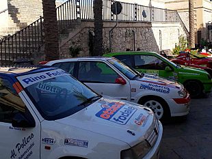 e-stato-presentato-il-15-slalom-automobilistico-citta-internazionale-dei-marmi-custonaci-in-esposizione-le-auto-da-corsa-della-scuderia-trapani-corse