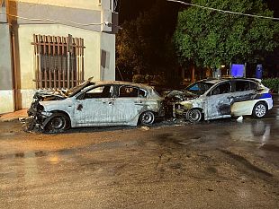 castelvetrano/a-campobello-in-fiamme-due-autovetture-della-polizia-municipale