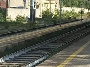 auto-investita-da-un-treno-sulla-linea-mazara-petrosino