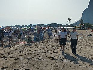 bliz-della-guardia-costiera-sulla-spiaggia-di-san-vito-lo-capo