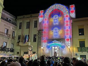 trapani-ha-abbracciato-santu-patre
