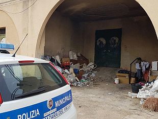 video-un-grave-caso-di-indigenza-e-degrado-in-locale-esterno-allo-stadio-vaccara