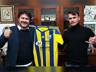 mazara-calcio-in-gialloblu-il-forte-fantasista-corrado-montalbano