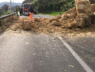 frana-sulla-statale-187-sopralluogo-sulla-strada-per-la-stazione-ferroviaria-di-castellammare