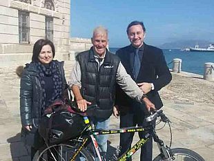 alle-egadi-janus-river-l-80enne-che-gira-il-mondo-in-bicicletta