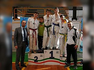 fighter-taekwondo-sicilia-di-mazara-una-medaglia-doro-due-argenti-e-un-bronzo-conquistati-a-catanzaro