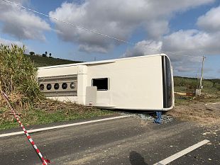 video-castelvetrano-scontro-bus-autoservizi-salemi-e-unauto-due-le-vittime-immagini-esclusive-dal-luogo-dellincidente