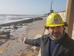 video-mazara-iniziati-lavori-di-ripristino-del-tratto-crollato-del-lungomare-fatamorgana