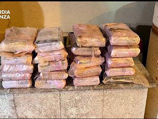 droga-insospettabile-corriere-sorpreso-con-23-chili-di-cocaina-dalla-guardia-di-finanza