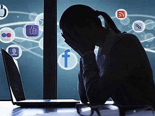 una-punta-di-sal-la-repubblica-popolare-del-cortile-digitale-se-il-bar-sport-si-sposta-online