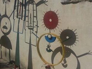 le-opere-in-ferro-di-emmanuele-lombardo-renderanno-piu-bello-e-accogliente-il-villaggio-dei-pescatori