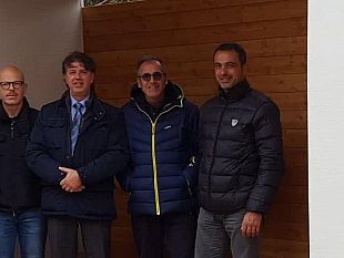 una-pensilina-per-la-fermata-degli-autobus-allinterno-della-villa-comunale-a-campobello