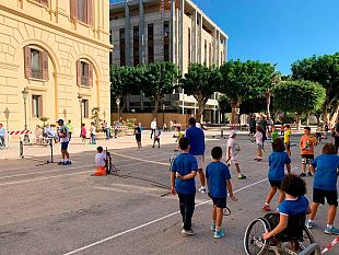 video-un-successo-il-tennis-in-piazza-partite-ed-esibizione-in-piazza-municipio