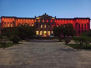 messina-da-stasera-palazzo-zanca-illuminato-di-giallo-e-rosso
