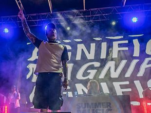 summer-music-village-dopo-fedez-il-gran-finale-e-con-clara